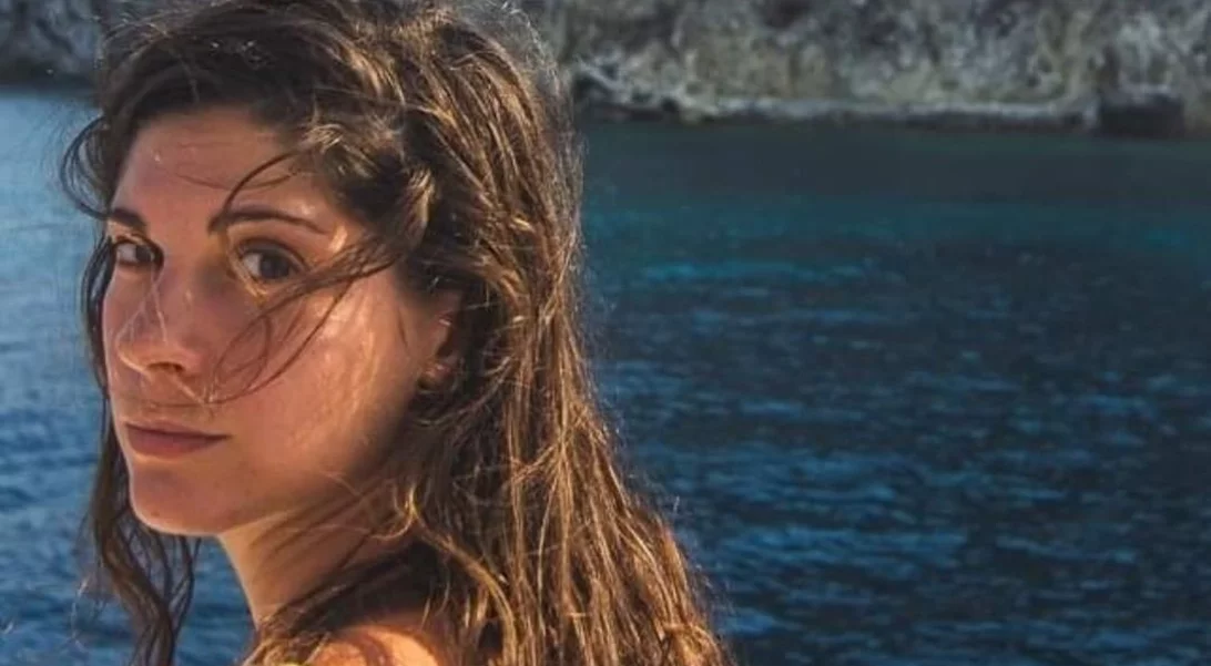 Η Ηρώ Μπέζου έφερε ξανά το καλοκαίρι με τη στιλιστική της επιλογή