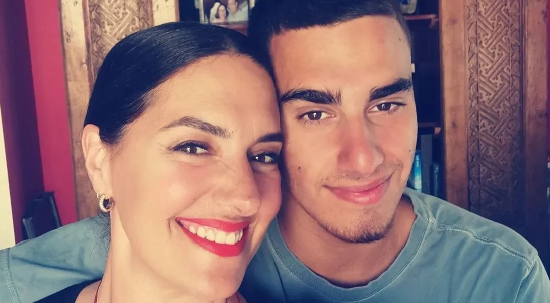 Νόνη Δούνια | Ο πανέμορφος γιος της, Στάθης Μουρατίδης, αποφοίτησε από το σχολείο - Οι συγκινητικές φωτογραφίες από την τελετή αποφοίτησης