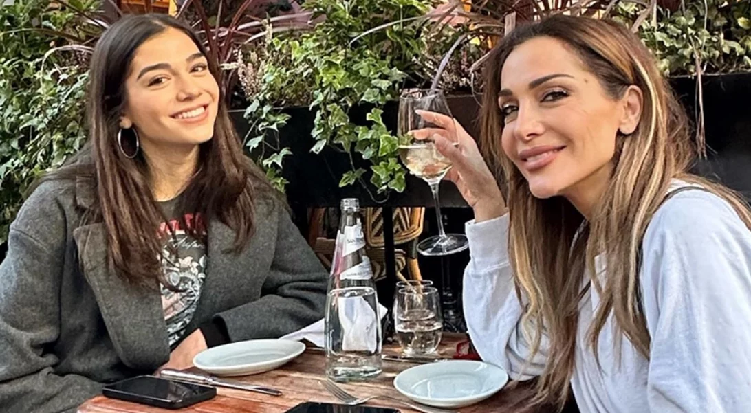 Μελίνα Νικολαΐδη| Έκλεισε τα 19 αγκαλιά με τη μαμά της, Δέσποινα Βανδή - Το υπέροχο βίντεο στο Instagram