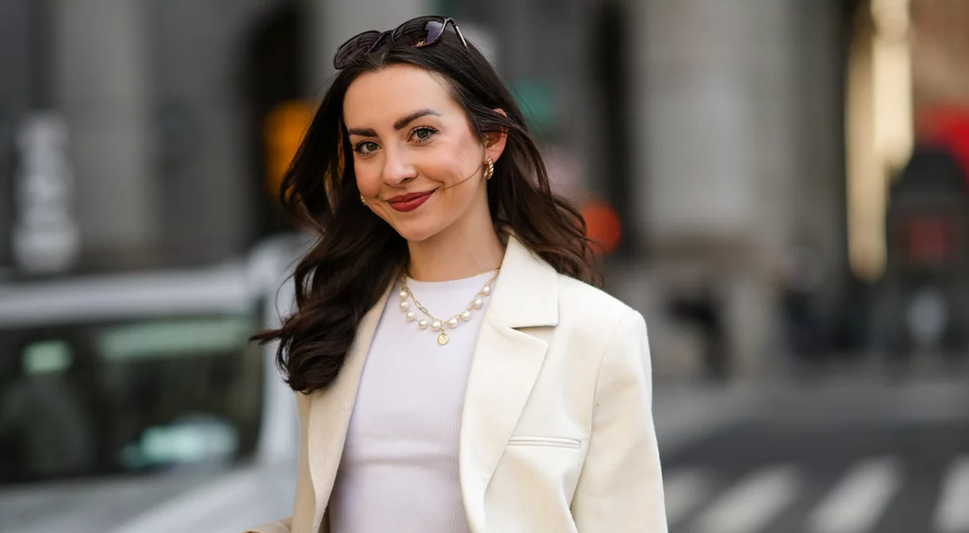 Τα μολύβια ματιών που φωτίζουν υπέροχα τα καστανά μάτια