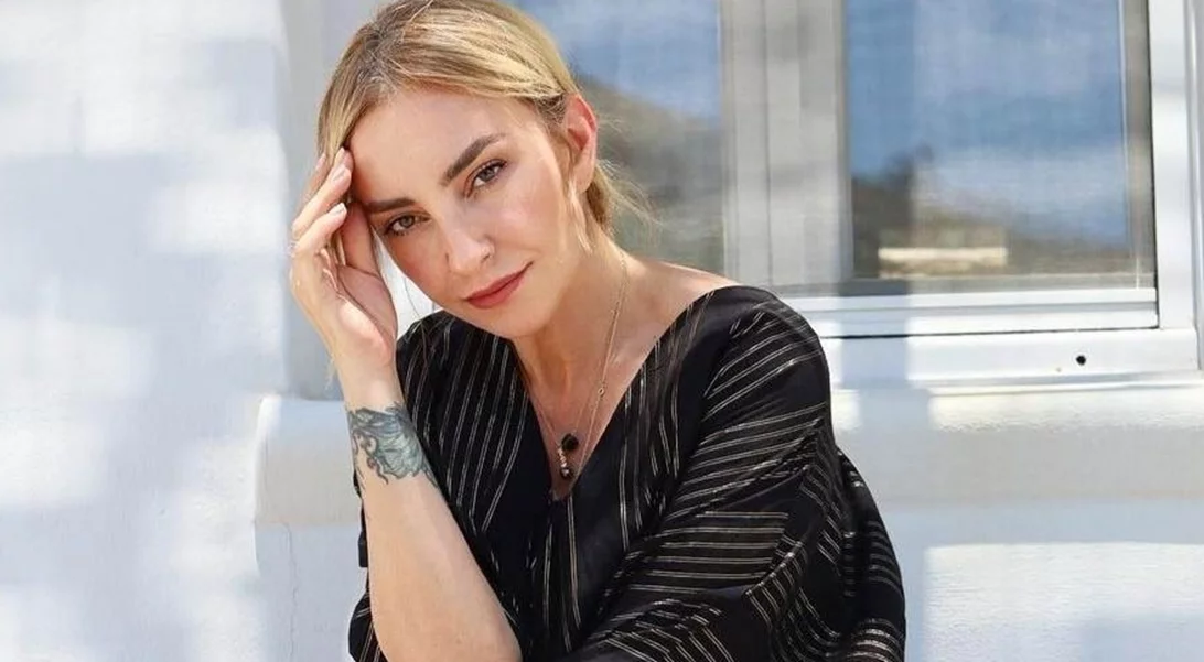 Η Ρούλα Ρέβη μαθαίνει στην κόρη της, Ειρήνη Τότσικα, πώς να ποζάρει σωστά στην πιο αστεία φωτογραφία ever