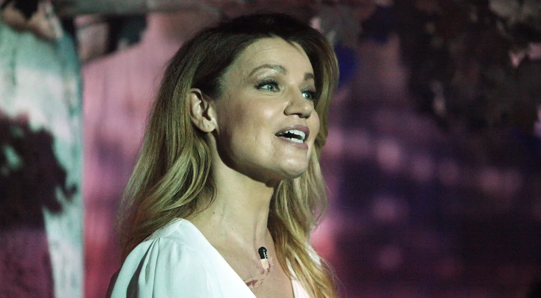 Παναγιώτα Βλαντή | Ποζάρει εντελώς αμακιγιάριστη κάνοντας πεζοπορία