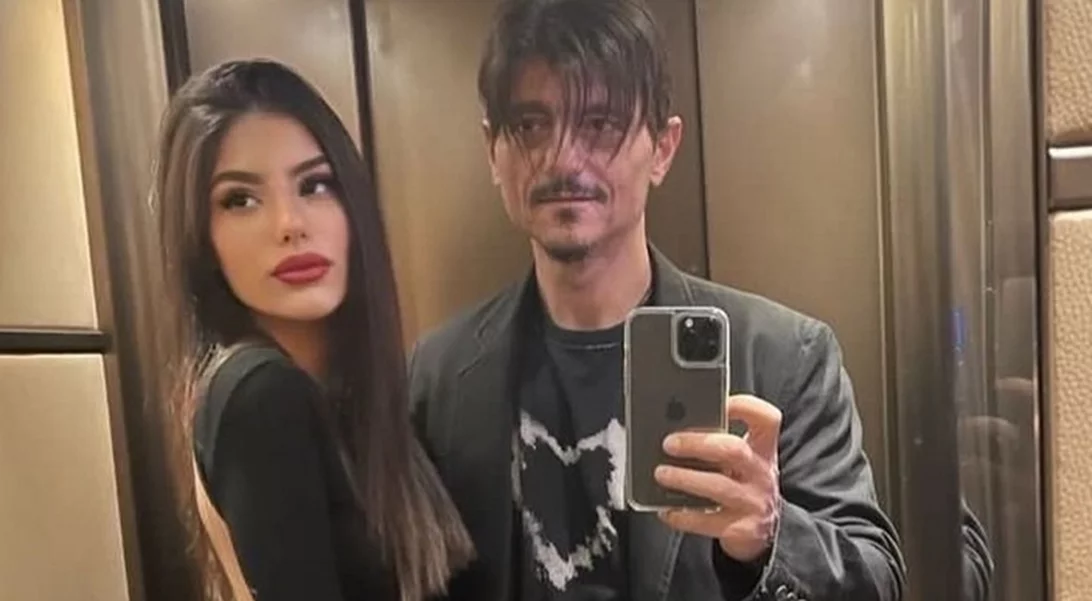 "Προσπαθεί να σου μοιάσει αυτή" | Η Δέσποινα Γιαννακοπούλου ποζάρει στο γυμναστήριο με λευκό σύνολο