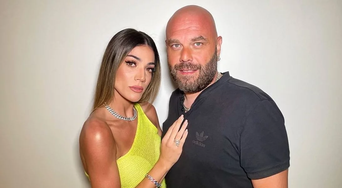 Ήβη Αδάμου - Μιχάλης Κουϊνέλης | Φωτογραφίζονται αγκαλιά με την κόρη τους, Ανατολή, στην πιο γλυκιά φωτογραφία που θα δεις σήμερα