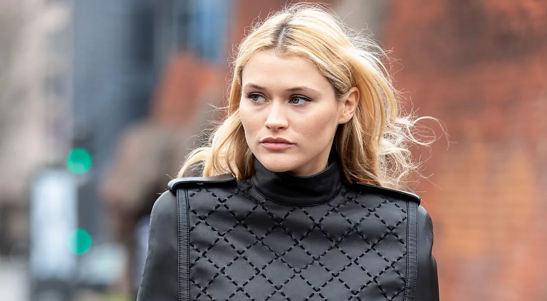 To #1 tip που ακολουθούν διαχρονικά οι Γαλλίδες για (ανεπιτήδευτα) τέλεια μαλλιά