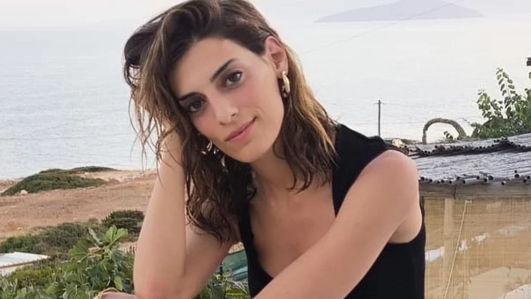 Η Χριστίνα Χειλά Φαμέλη υιοθετεί την απόχρωση που κυριαρχεί στο χειμερινό μανικιούρ