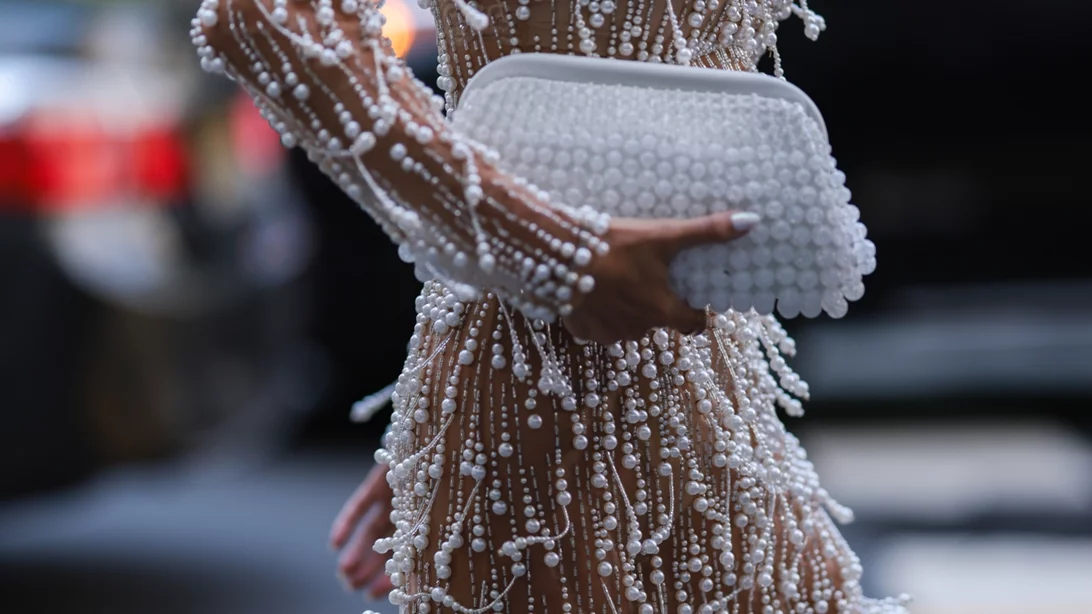 Christmas Nails | 4 μανικιούρ που θα σε κάνουν να ξεχάσεις το κλασικό κόκκινο αυτές τις γιορτές