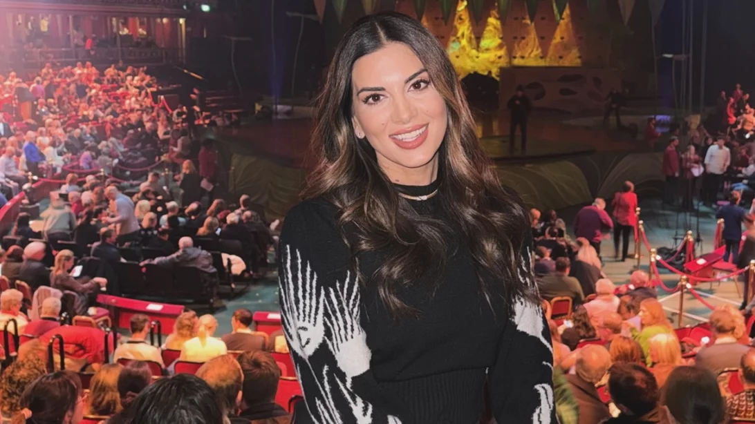 Στο Royal Albert Hall η Σταματίνα Τσιμτσιλή | Ποιο άλλp διάσημo spot του Λονδίνου επισκέφθηκε
