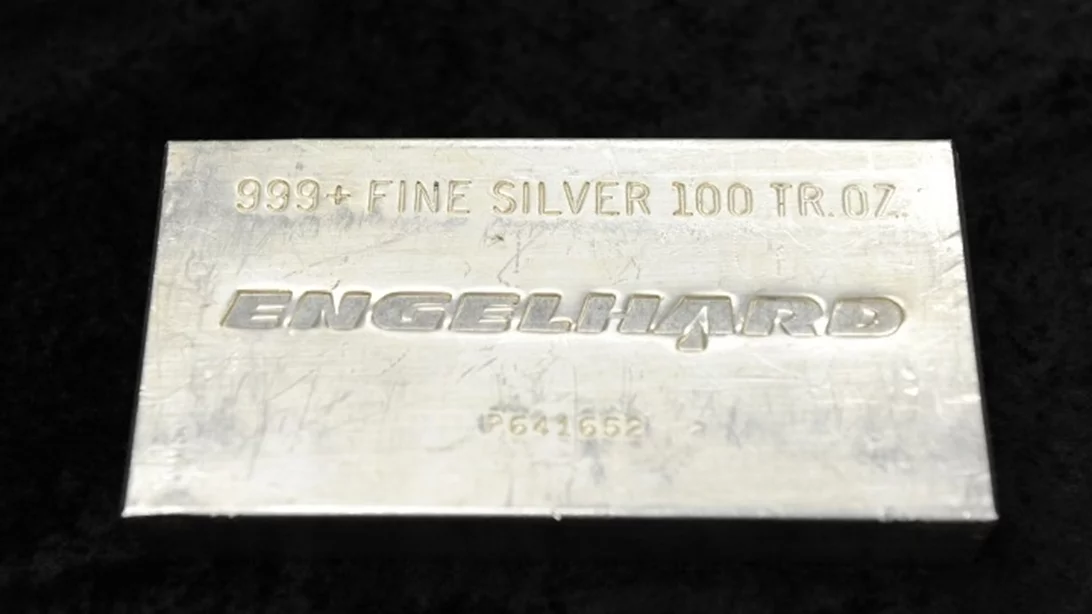 Για πρώτη φορά στην ιστορία, το ασήμι πάνω από τα 75 δολάρια ανά ουγγιά