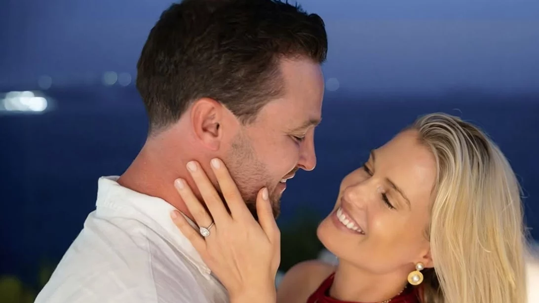 Lady Eliza Spencer | Η ανιψιά της πριγκίπισσας Diana αρραβωνιάστηκε στη Σαντορίνη