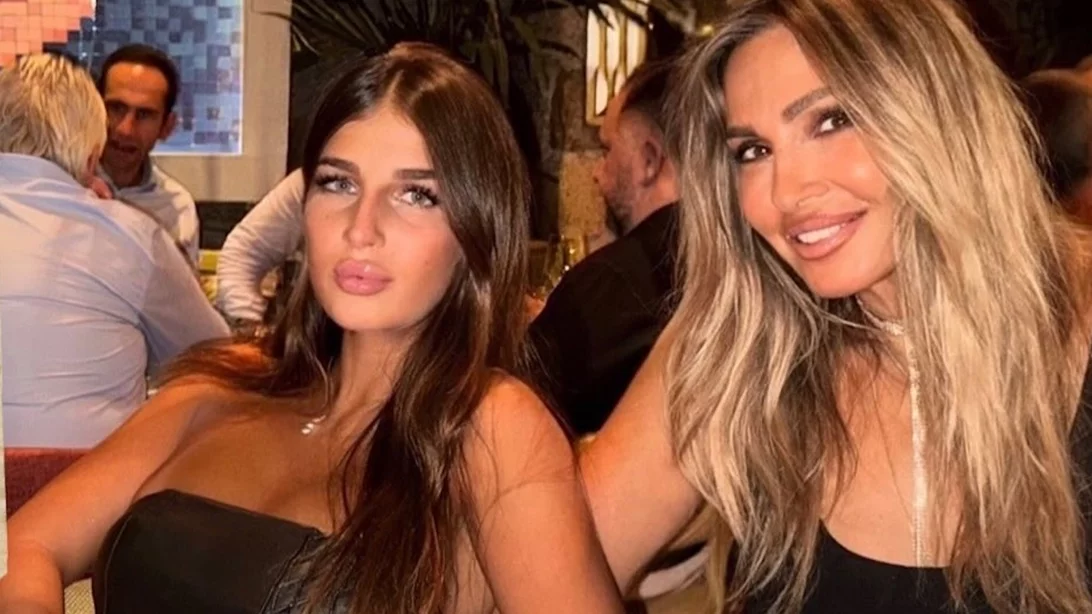 Περήφανη μητέρα η Ελένη Πετρουλάκη | Στη Νέα Υόρκη για χάρη των κοριτσιών της