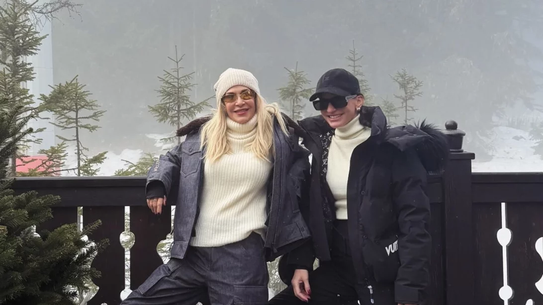 Δήμητρα Κούστα & Άννα Βίσση | Με ταιριαστό εκδρομικό look σε πολυτελές χειμερινό θέρετρο των Άλπεων