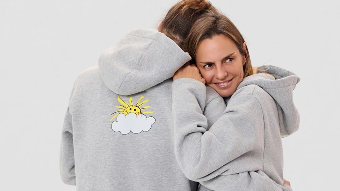 Η Dirty Laundry ενώνει τη μόδα με την ΕΛΠΙΔΑ: Τα ρούχα που σχεδίασαν παιδιά με καρκίνο στέλνουν μήνυμα ζωής