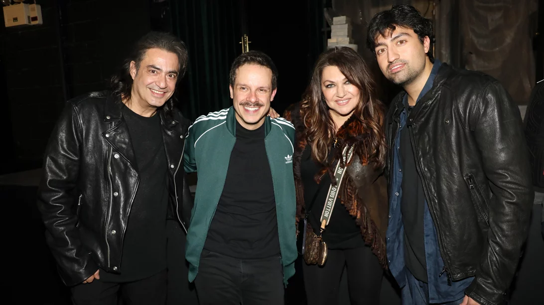 Καίτη Γαρμπή & Διονύσης Σχοινάς | Σε θεατρική πρεμιέρα με τον γιο τους, Δημήτρη