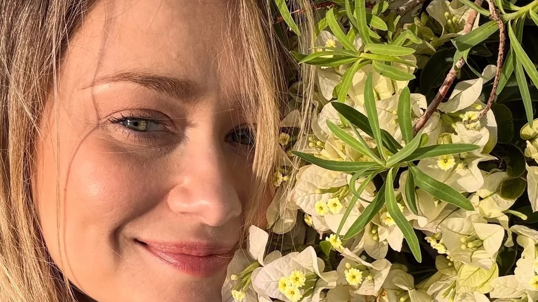 Ιωάννα Ασημακοπούλου | Ποια συμπρωταγωνίστριά της από "Το Σόι Σου" βρέθηκε στην επίσημη πρεμιέρα της στο θέατρο;