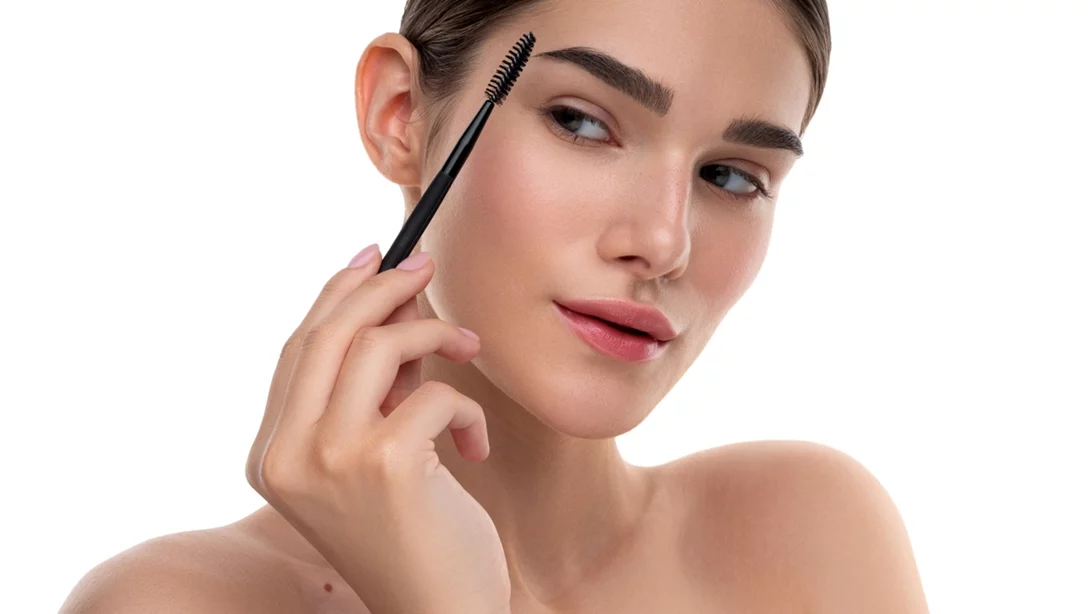 Θες φρύδια με χαρακτήρα και μάτια με ένταση; Αυτό είναι το μυστικό