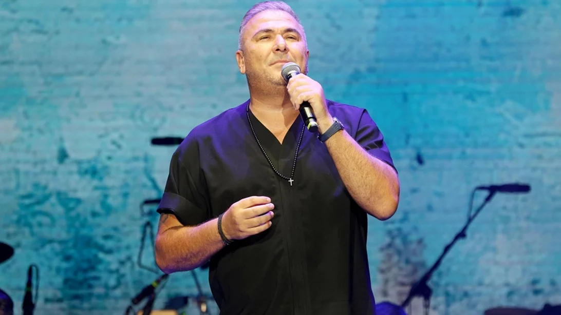 Ελένη Πασχαλίδη | Η 10χρονη κόρη του Αντώνη Ρέμου στη σκηνή με τον διάσημο μπαμπά της