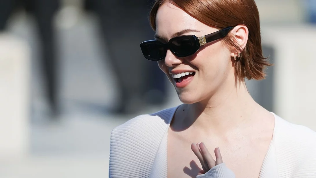 Η Emma Stone μίλησε στα ελληνικά στην πανελλήνια πρώτη προβολή της Βουγονίας στο Μέγαρο Μουσικής Αθηνών (βίντεο)