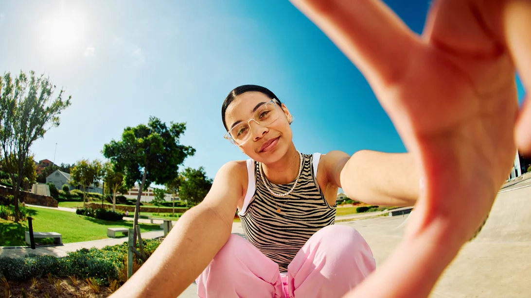 5 σημάδια που φανερώνουν ότι πάσχεις από JOMO