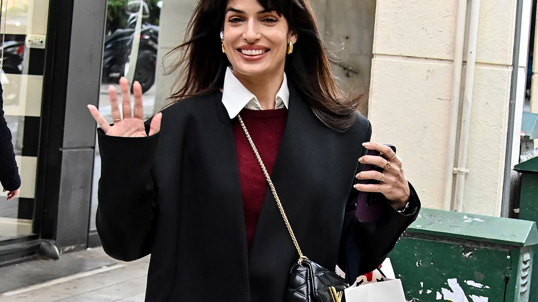 Για ψώνια η Τόνια Σωτηροπούλου | Με τέλειο chic σύνολο στο κέντρο της Αθήνας