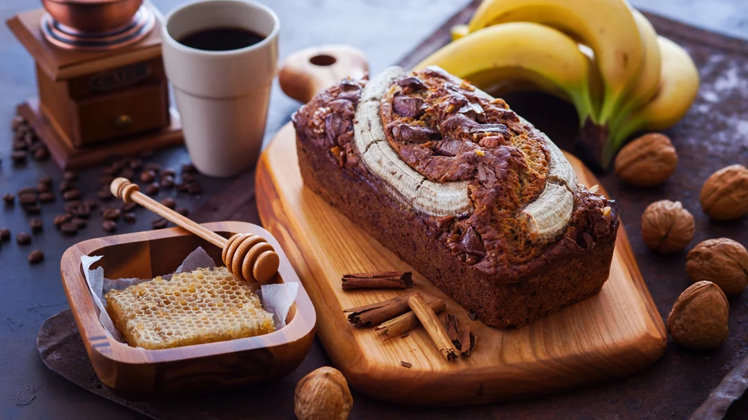 Υπερ-σοκολατένιο κέικ βρώμης με μπανάνα | Η συνταγή που θα φτιάχνεις ξανά και ξανά