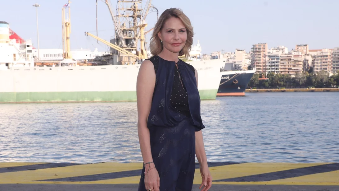 Η Τζένη Μπαλατσινού με floral φόρεμα και μπεζ ballet flats στο Όρος Σινά