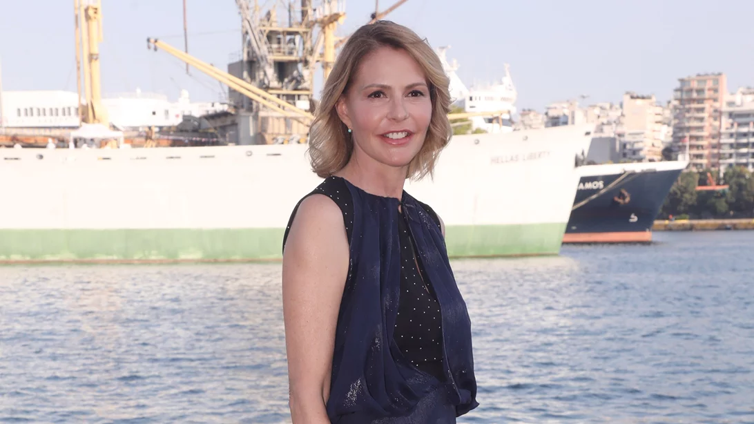 Η Τζένη Μπαλατσινού σε μια σπάνια φωτογραφία από τα εφηβικά της χρόνια | Το ηχηρό μήνυμα για τα μικρά κορίτσια