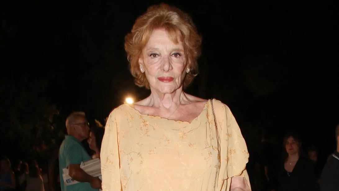 Μάρω Κοντού | Η σπάνια δημόσια εμφάνιση σε θεατρική πρεμιέρα