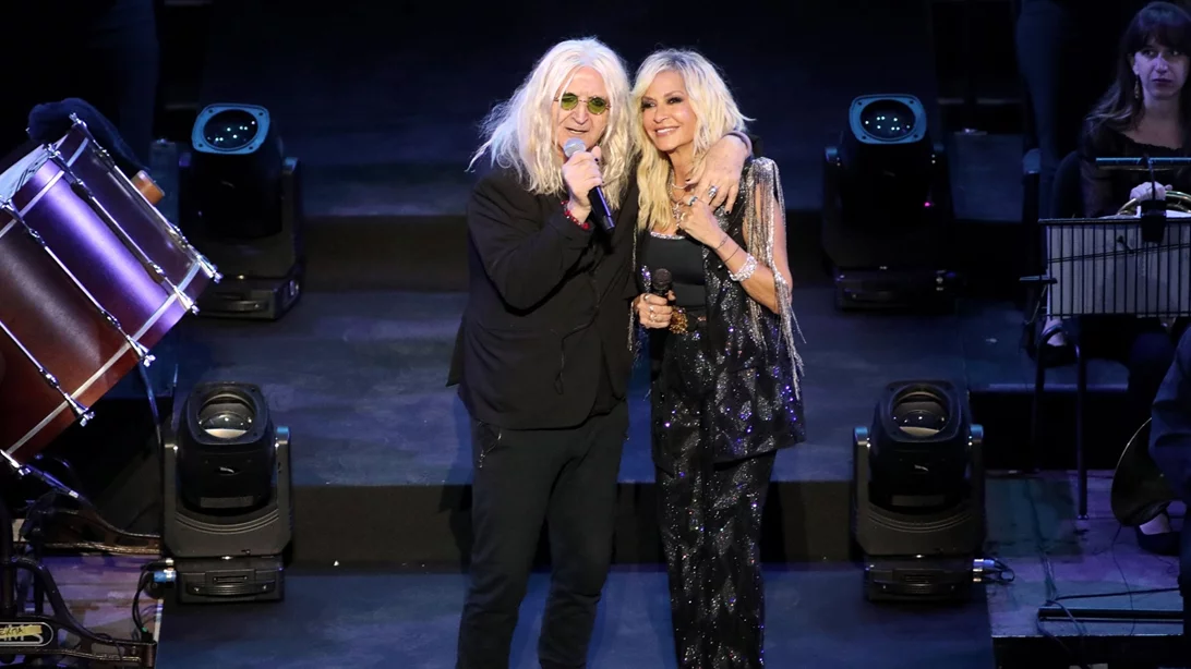 Άννα Βίσση | Η εκρηκτική εμφάνιση στο Παρίσι με τον Νίκο Καρβέλα στο πλευρό της