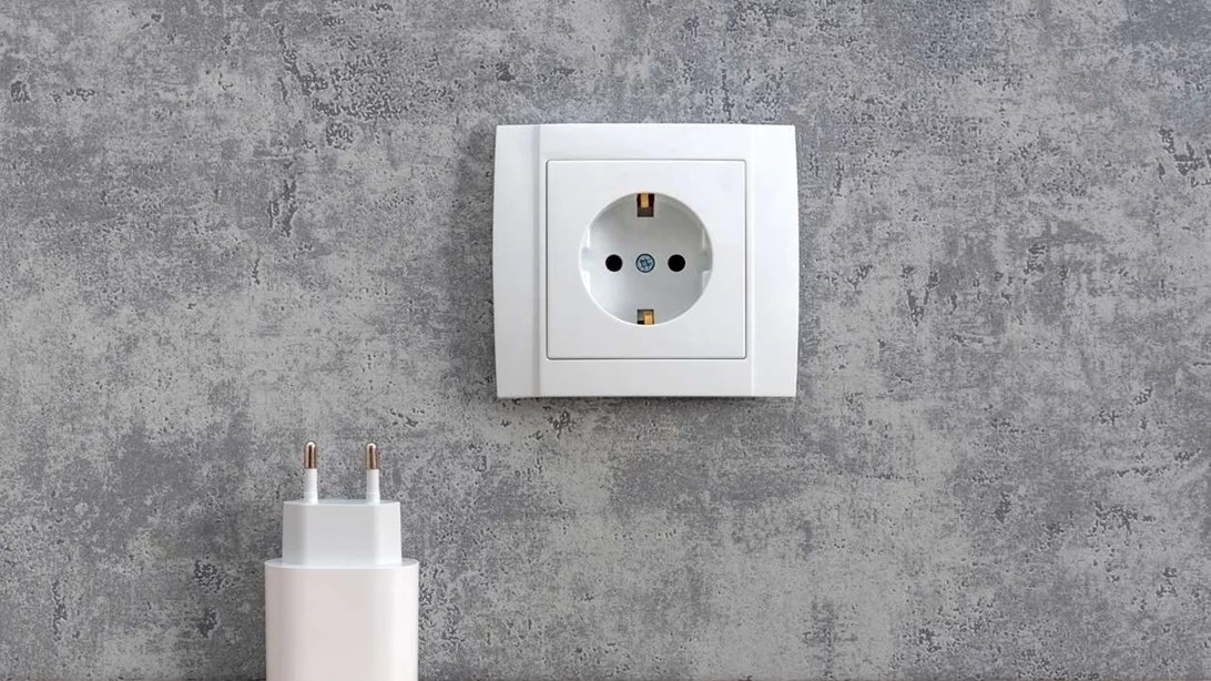 Ποιες συσκευές πρέπει να βγάζουμε απ' την πρίζα πριν από ταξίδι