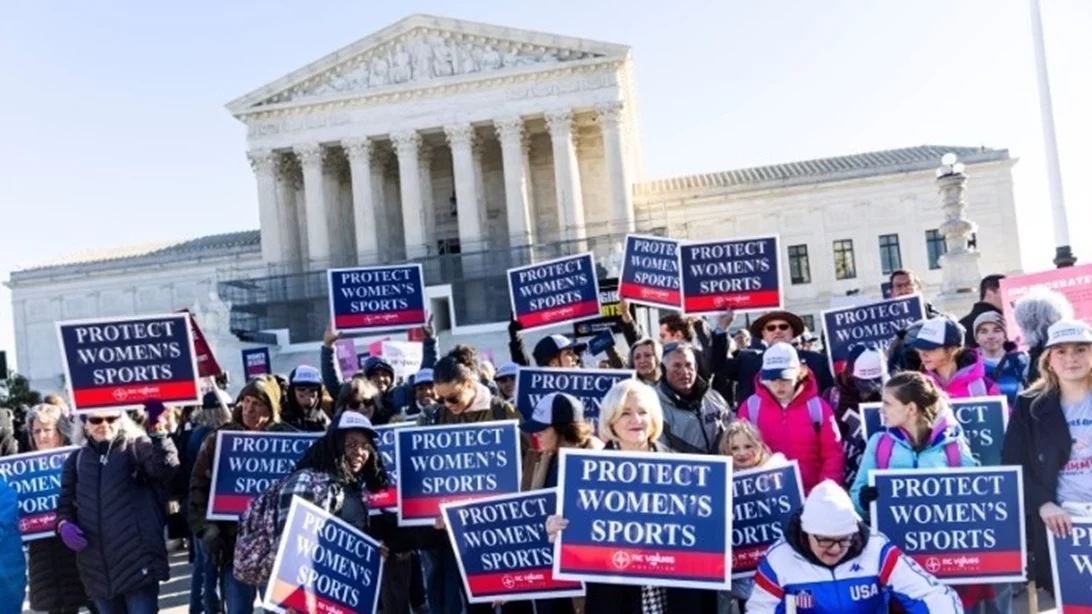 ΗΠΑ | Το Ανώτατο Δικαστήριο εξετάζει το δικαίωμα διεμφυλικών γυναικών να συμμετέχουν σε αθλητικές διοργανώσεις