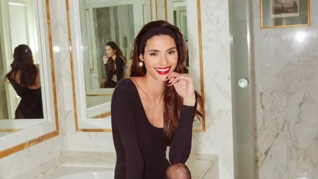 Ανανεωμένη η Ηλιάνα Παπαγεωργίου | Η νέα σέξι φωτογράφιση σε μπάνιο με total black look