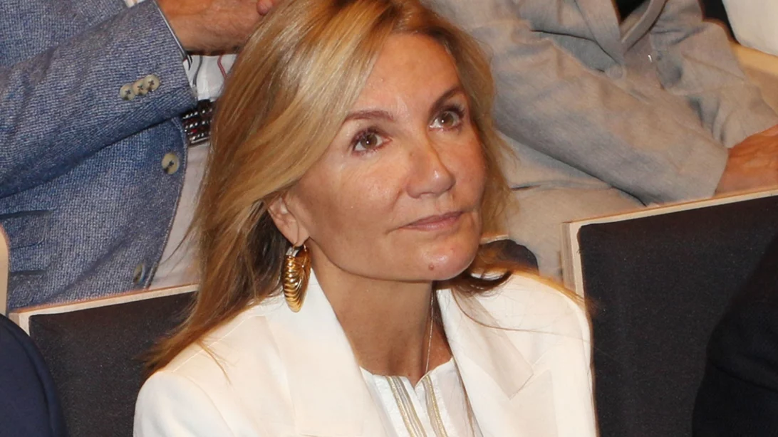 Μαρέβα Μητσοτάκη | Η εμφάνιση με διαχρονικό κοστούμι και η λεπτομέρεια στο πέτο που έκανε τη διαφορά