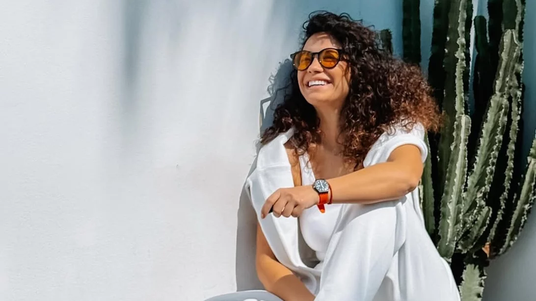 It's Christmas time | Πώς να στολίσεις το ανοιχτόχρωμο σαλόνι σου, σαν την Πηνελόπη Πλάκα