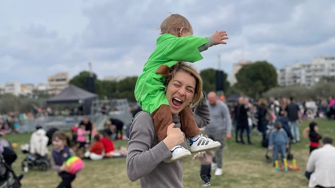 Γιούλικα Σκαφιδά | Η γλυκιά αντίδραση του γιου της βλέποντάς τη να φτιάχνει παστίτσιο