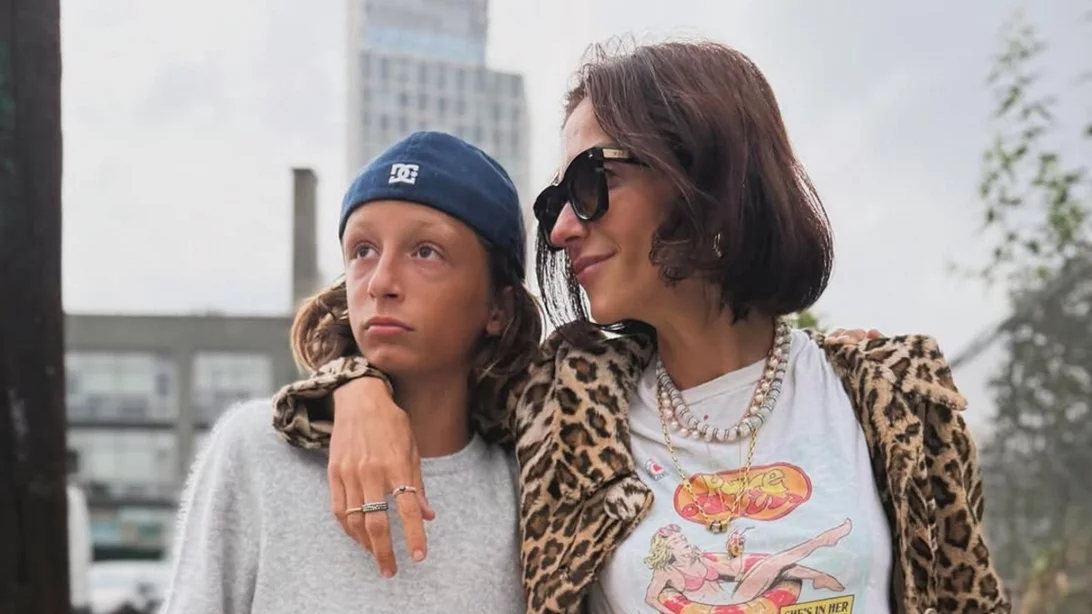 Σοφία Καρβέλα | "Το να στέλνεις μήνυμα στο παιδί σου είναι σαν να βγαίνεις με κάποιον που δεν ενδιαφέρεται για σένα"