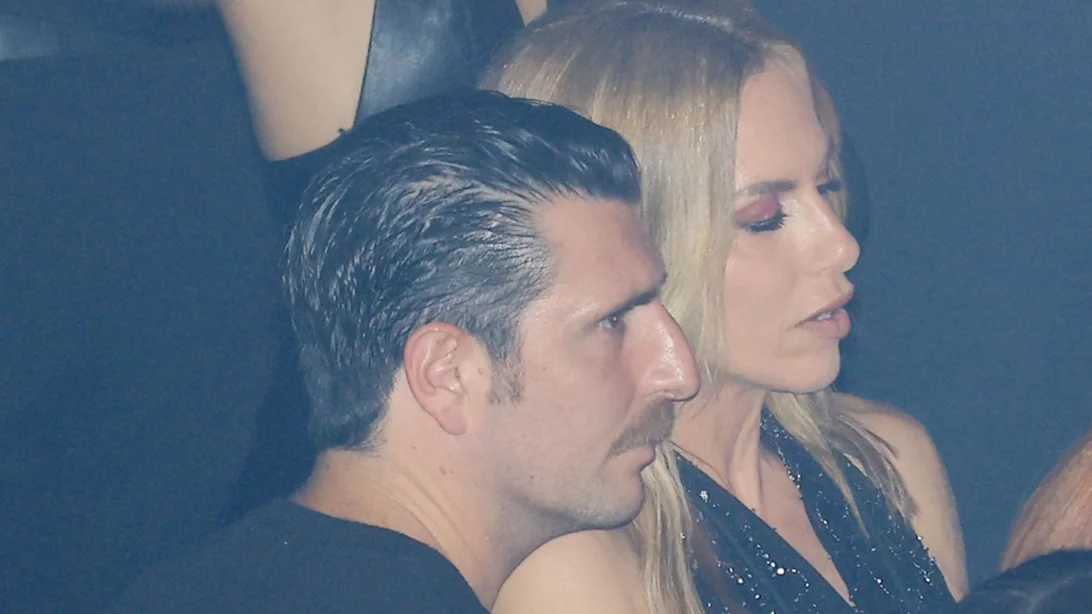 Γιώργος Γεροντιδάκης & Ντορέττα Παπαδημητρίου | Αγκαλιά σε βραδινή έξοδό τους