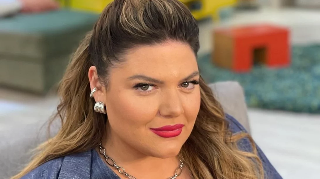 Η Δανάη Μπάρκα με τη viral μάσκα προσώπου που θα βρεις στο φαρμακείο