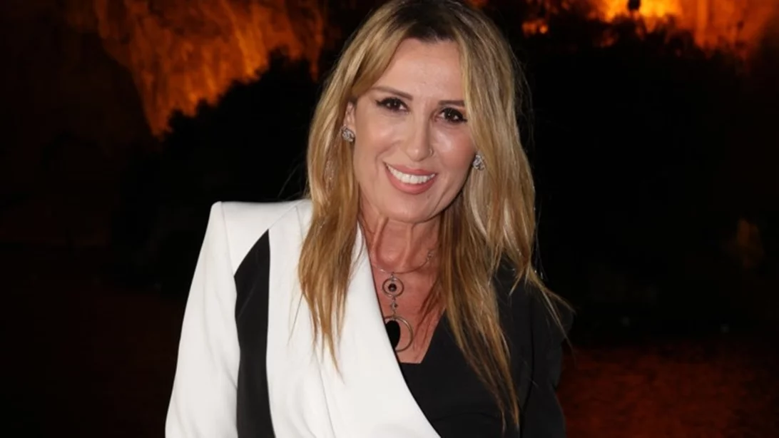 Τροχαίο ατύχημα για την Πηγή Δεβετζή | Ανετράπη το όχημά της