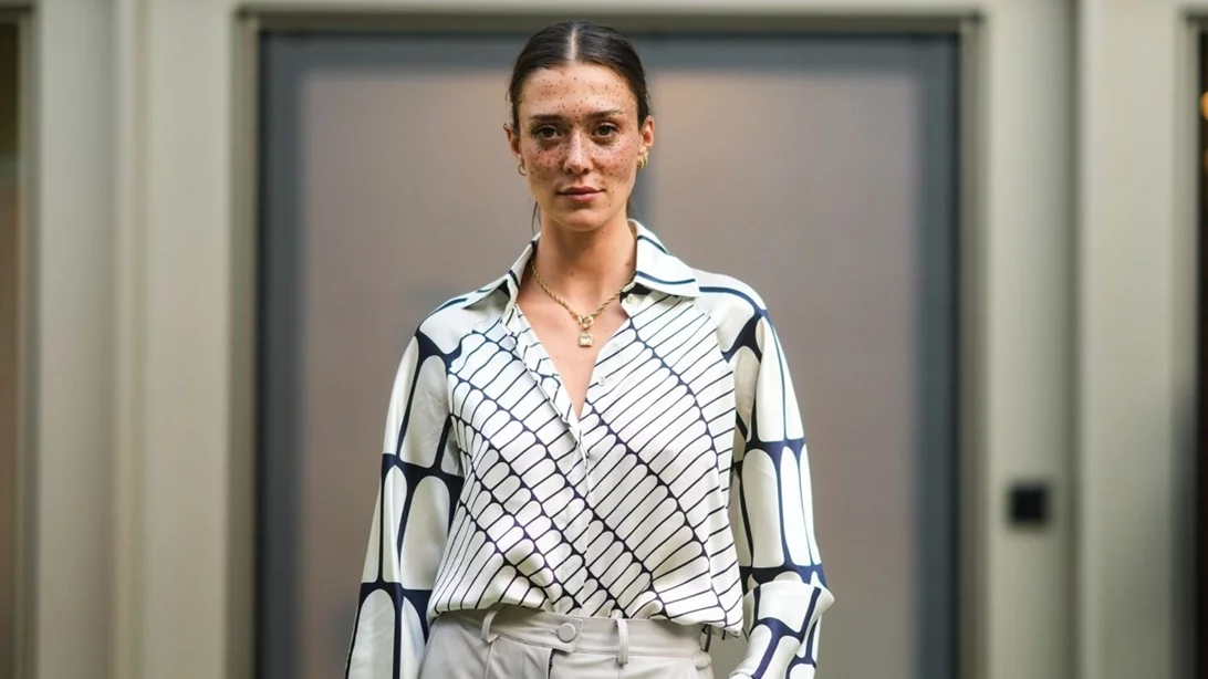 Το viral προϊόν από τη Zara που χρειάζεσαι για να δημιουργήσεις φακίδες στην επιδερμίδα σου