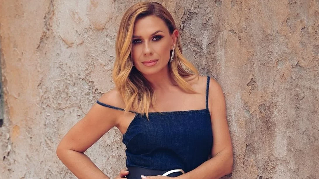 Η αντιγηραντική κρέμα ημέρας της Κατερίνας Καταβάτου υπόσχεται την απόλυτη λάμψη