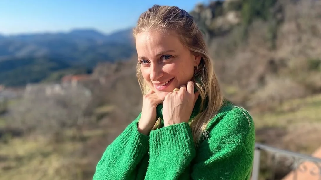 Στο στολισμένο σαλόνι της Λένας Δροσάκη | Το cute χριστουγεννιάτικο δέντρο και τα παιχνίδια με τον γιο της, Αναστάση