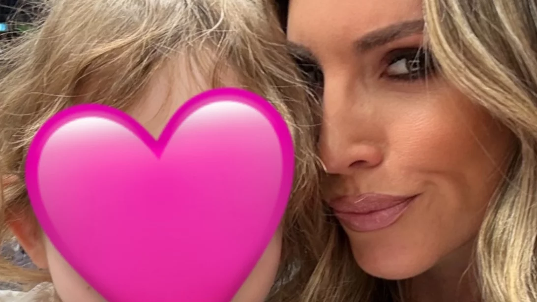 Αθηνά Οικονομάκου | Στον αγώνα Αρμάνι Μιλάνο-Ολυμπιακός μαζί με τα παιδιά της – Οι τρυφερές φωτογραφίες