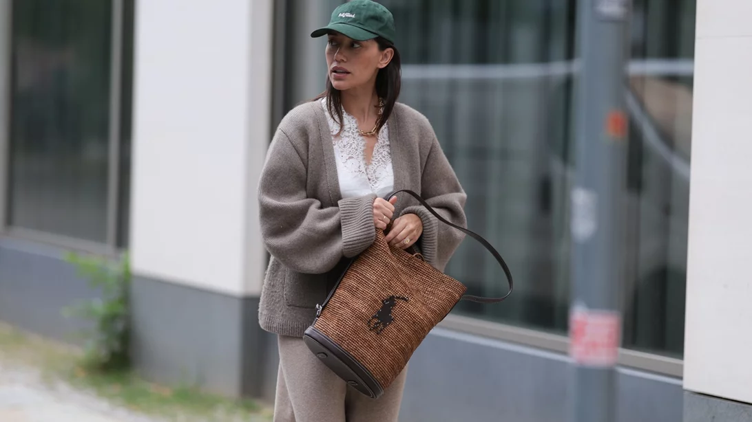 Βρήκαμε 5 loungewear κομμάτια που θα φοράς στο σπίτι και στην πόλη και αποπνέουν χαλαρή πολυτέλεια