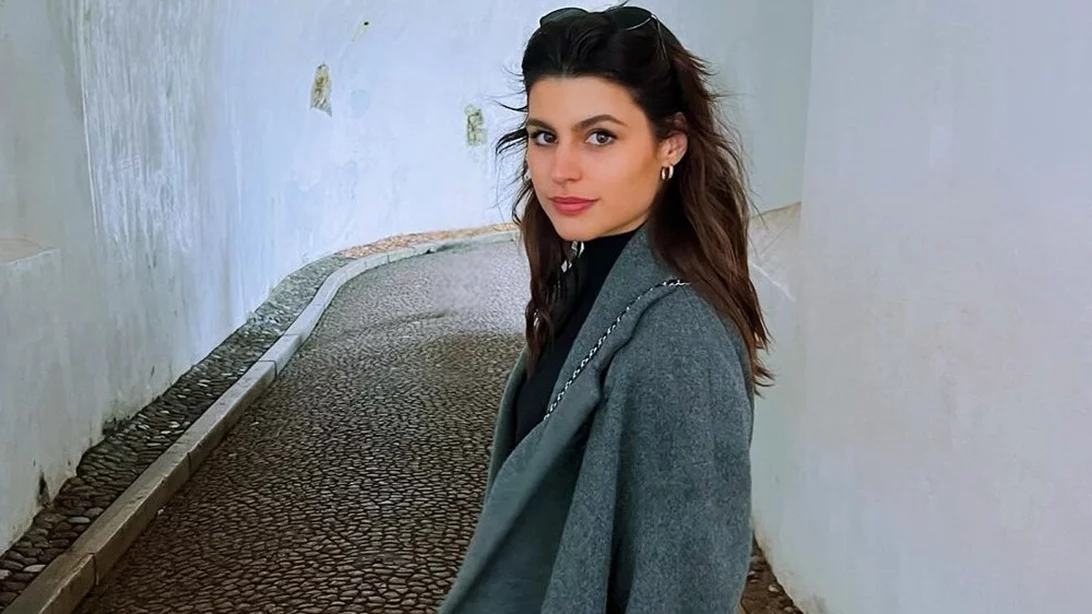 Festive Manicure | Η κλασική επιλογή της Δανάης Παππά είναι ο ορισμός της κομψότητας