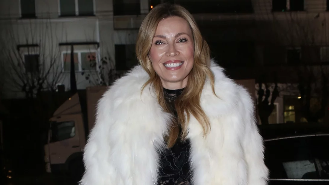 Μαριέττα Χρουσαλά | Η solo κοσμική εμφάνιση με mini black dress