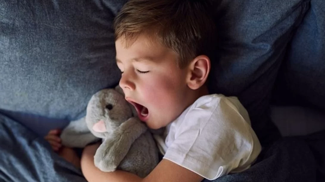 Όταν το παιδί φοβάται να κοιμηθεί μόνο του το βράδυ