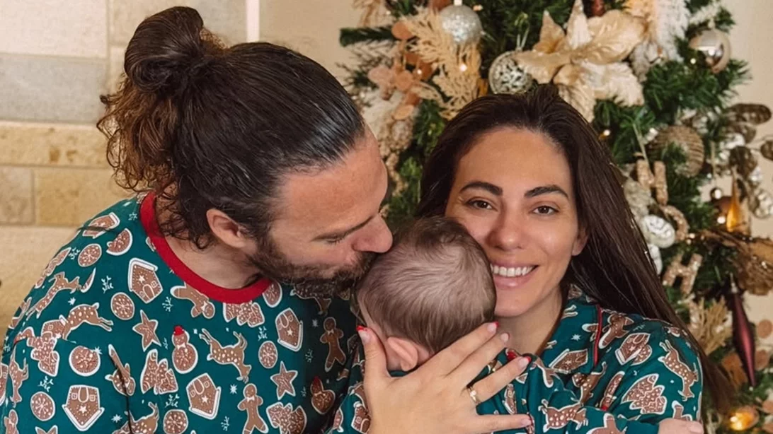 Ευρυδίκη Βαλαβάνη | Ταιριαστή εμφάνιση με τον σύζυγό της και τιον γιο της