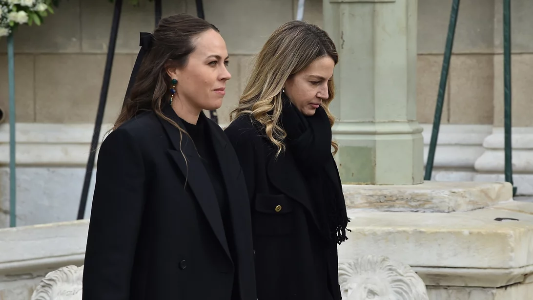 Οι διακριτικές εμφανίσεις της Χρυσής Βαρδινογιάννη και της Nina Flohr στην κηδεία της Ειρήνης