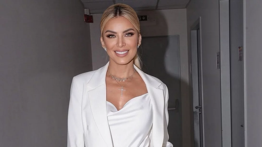 Το πιο όμορφο μωρό | Η Κατερίνα Καινούργιου με καστανό αγορέ μαλλί και καταπράσινα μάτια